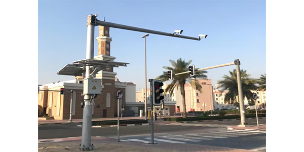 Biến tần năng lượng mặt trời ngoài trời IP55 với bộ pin lithium tích hợp ở Dubai